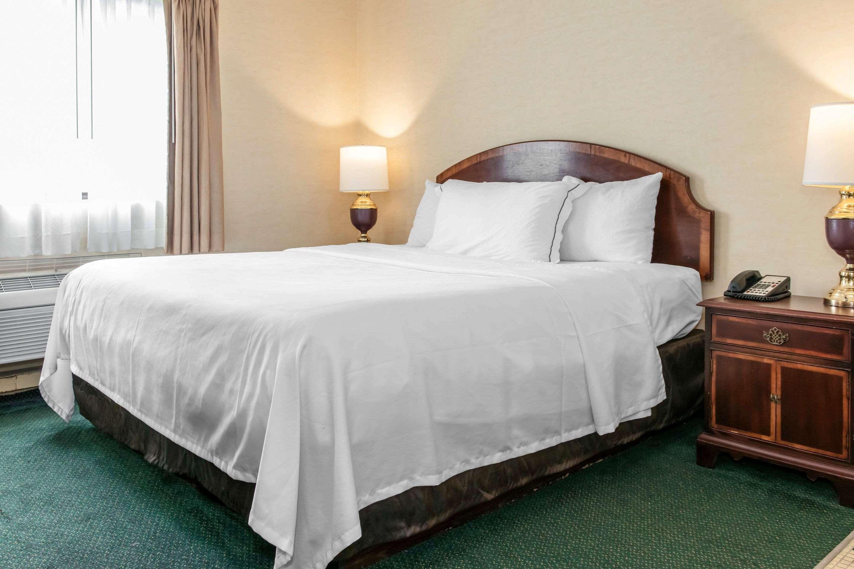 Days And By Wyndham Hammond, In Hotel Hammond